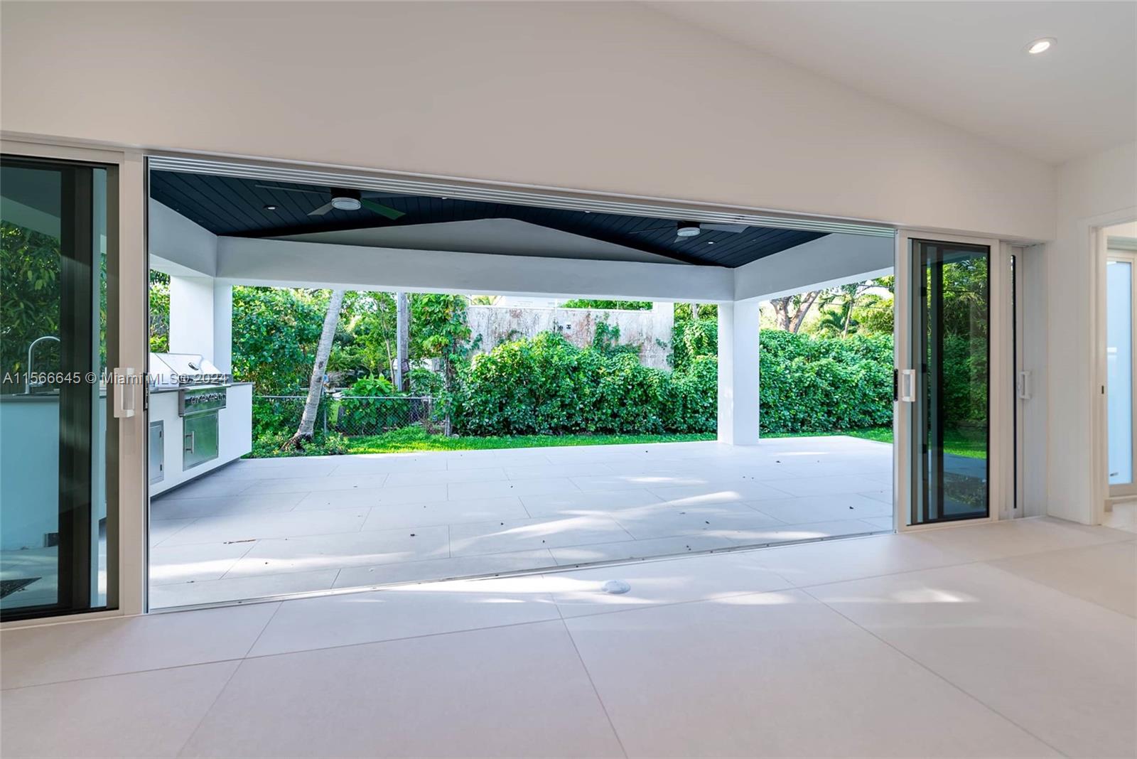 1020 NE 92nd St 1020, Miami Shores, Florida 33138, 3 Bedrooms Bedrooms, ,3 BathroomsBathrooms,Residentiallease,For Rent,1020 NE 92nd St 1020,A11566645