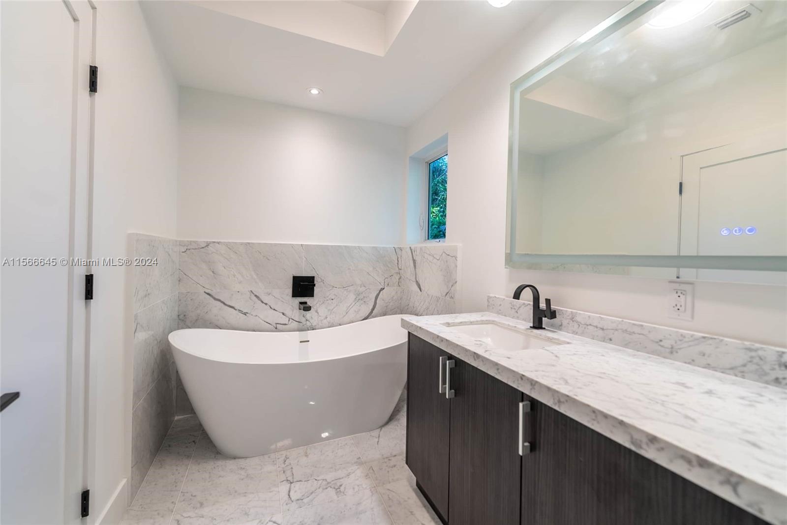 1020 NE 92nd St 1020, Miami Shores, Florida 33138, 3 Bedrooms Bedrooms, ,3 BathroomsBathrooms,Residentiallease,For Rent,1020 NE 92nd St 1020,A11566645