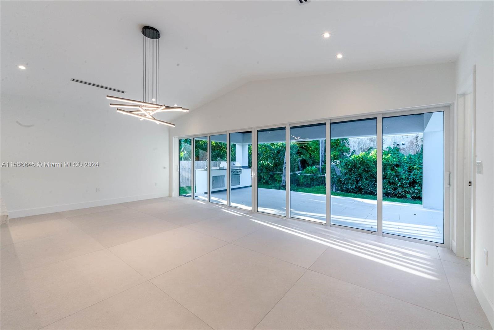 1020 NE 92nd St 1020, Miami Shores, Florida 33138, 3 Bedrooms Bedrooms, ,3 BathroomsBathrooms,Residentiallease,For Rent,1020 NE 92nd St 1020,A11566645