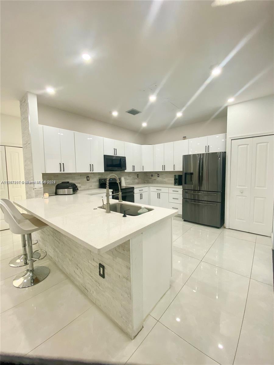 23081 SW 114th Path ., Miami, Florida 33170, 4 Bedrooms Bedrooms, ,3 BathroomsBathrooms,Residentiallease,For Rent,23081 SW 114th Path .,A11567291