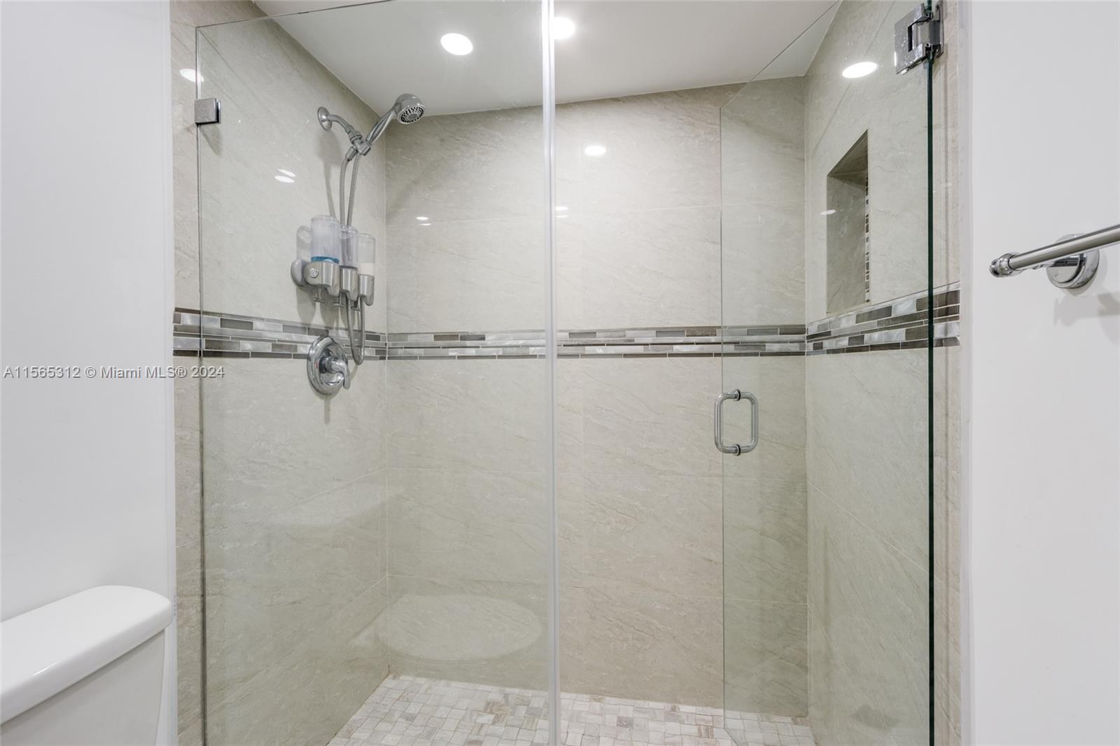 1460 Sheridan St 2D, Hollywood, Florida 33020, 2 Bedrooms Bedrooms, ,2 BathroomsBathrooms,Residential,For Sale,1460 Sheridan St 2D,A11565312
