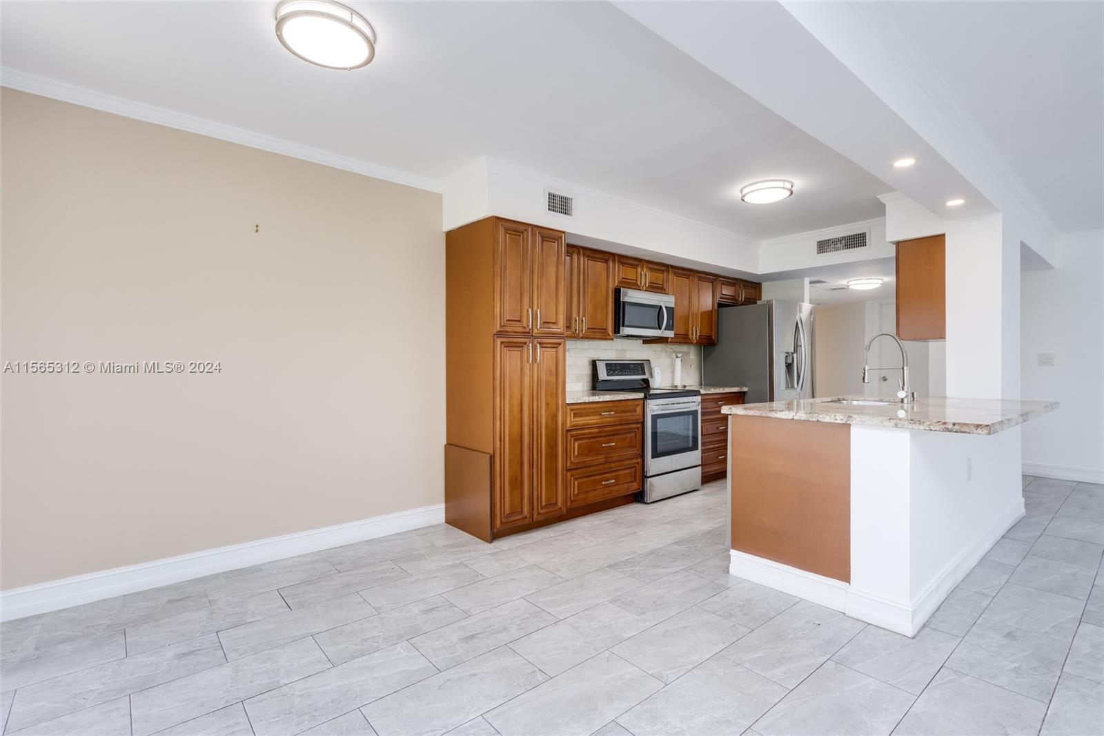 1460 Sheridan St 2D, Hollywood, Florida 33020, 2 Bedrooms Bedrooms, ,2 BathroomsBathrooms,Residential,For Sale,1460 Sheridan St 2D,A11565312
