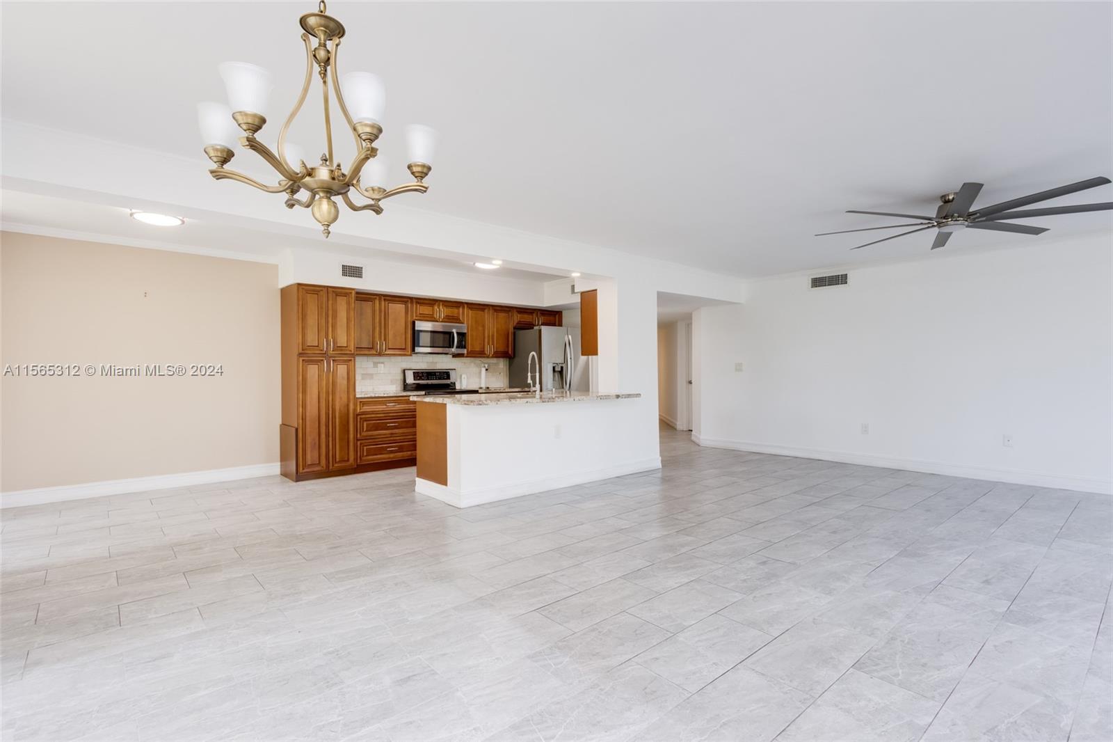 1460 Sheridan St 2D, Hollywood, Florida 33020, 2 Bedrooms Bedrooms, ,2 BathroomsBathrooms,Residential,For Sale,1460 Sheridan St 2D,A11565312