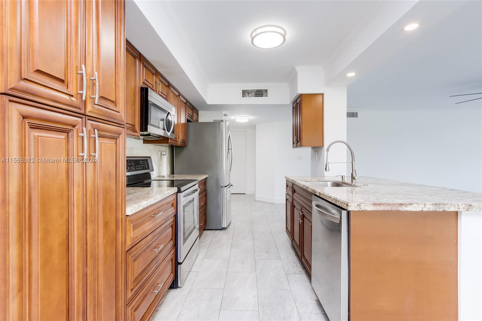 1460 Sheridan St 2D, Hollywood, Florida 33020, 2 Bedrooms Bedrooms, ,2 BathroomsBathrooms,Residential,For Sale,1460 Sheridan St 2D,A11565312