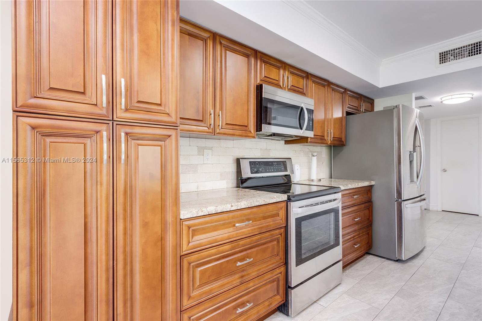 1460 Sheridan St 2D, Hollywood, Florida 33020, 2 Bedrooms Bedrooms, ,2 BathroomsBathrooms,Residential,For Sale,1460 Sheridan St 2D,A11565312