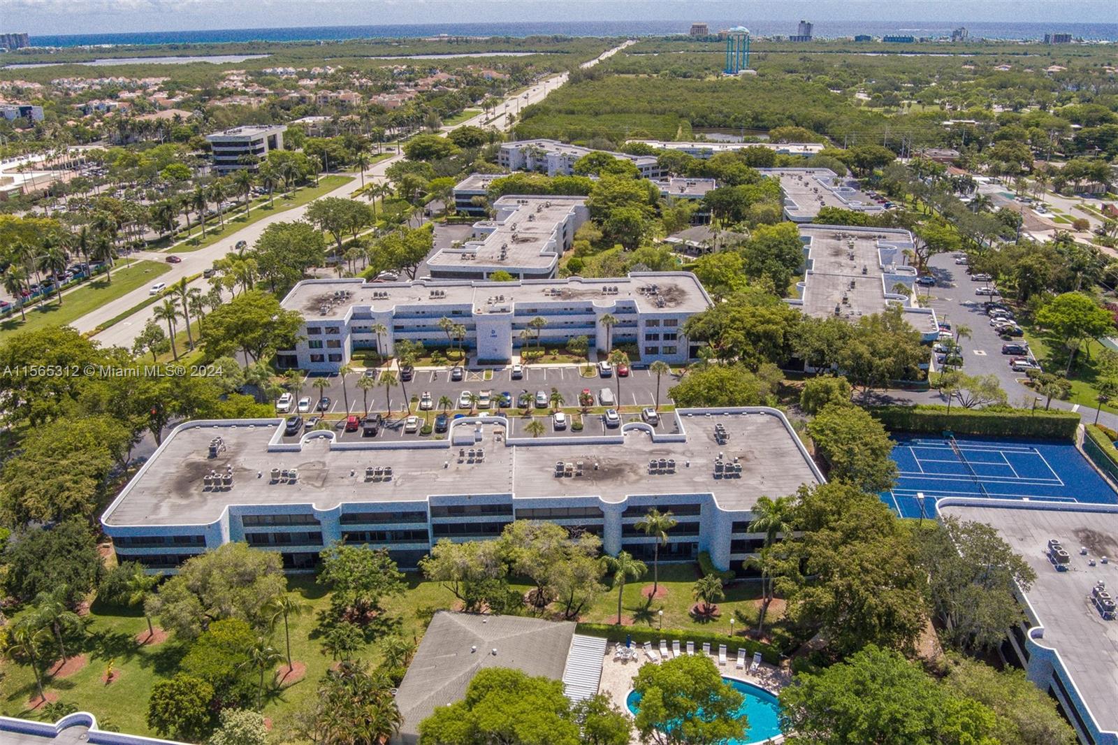 1460 Sheridan St 2D, Hollywood, Florida 33020, 2 Bedrooms Bedrooms, ,2 BathroomsBathrooms,Residential,For Sale,1460 Sheridan St 2D,A11565312