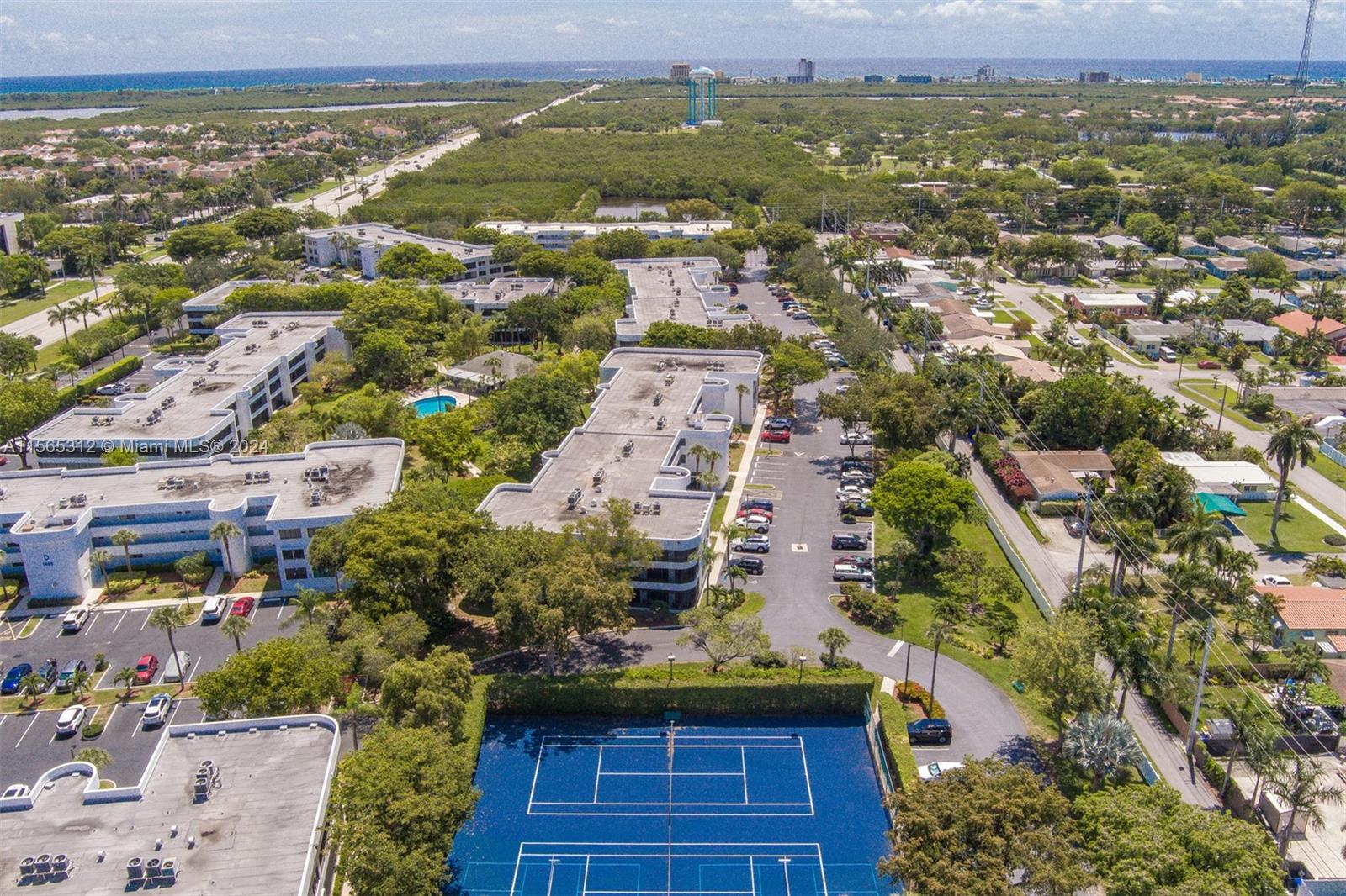 1460 Sheridan St 2D, Hollywood, Florida 33020, 2 Bedrooms Bedrooms, ,2 BathroomsBathrooms,Residential,For Sale,1460 Sheridan St 2D,A11565312