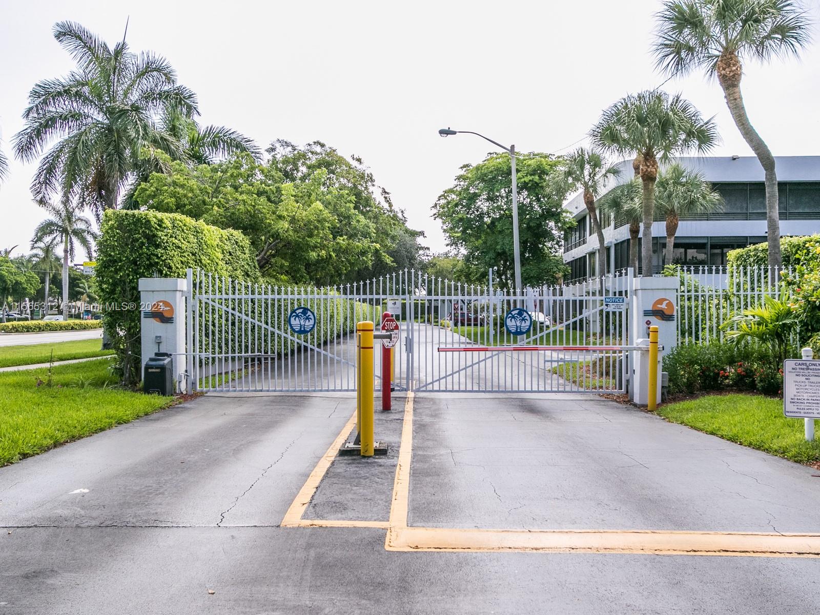 1460 Sheridan St 2D, Hollywood, Florida 33020, 2 Bedrooms Bedrooms, ,2 BathroomsBathrooms,Residential,For Sale,1460 Sheridan St 2D,A11565312