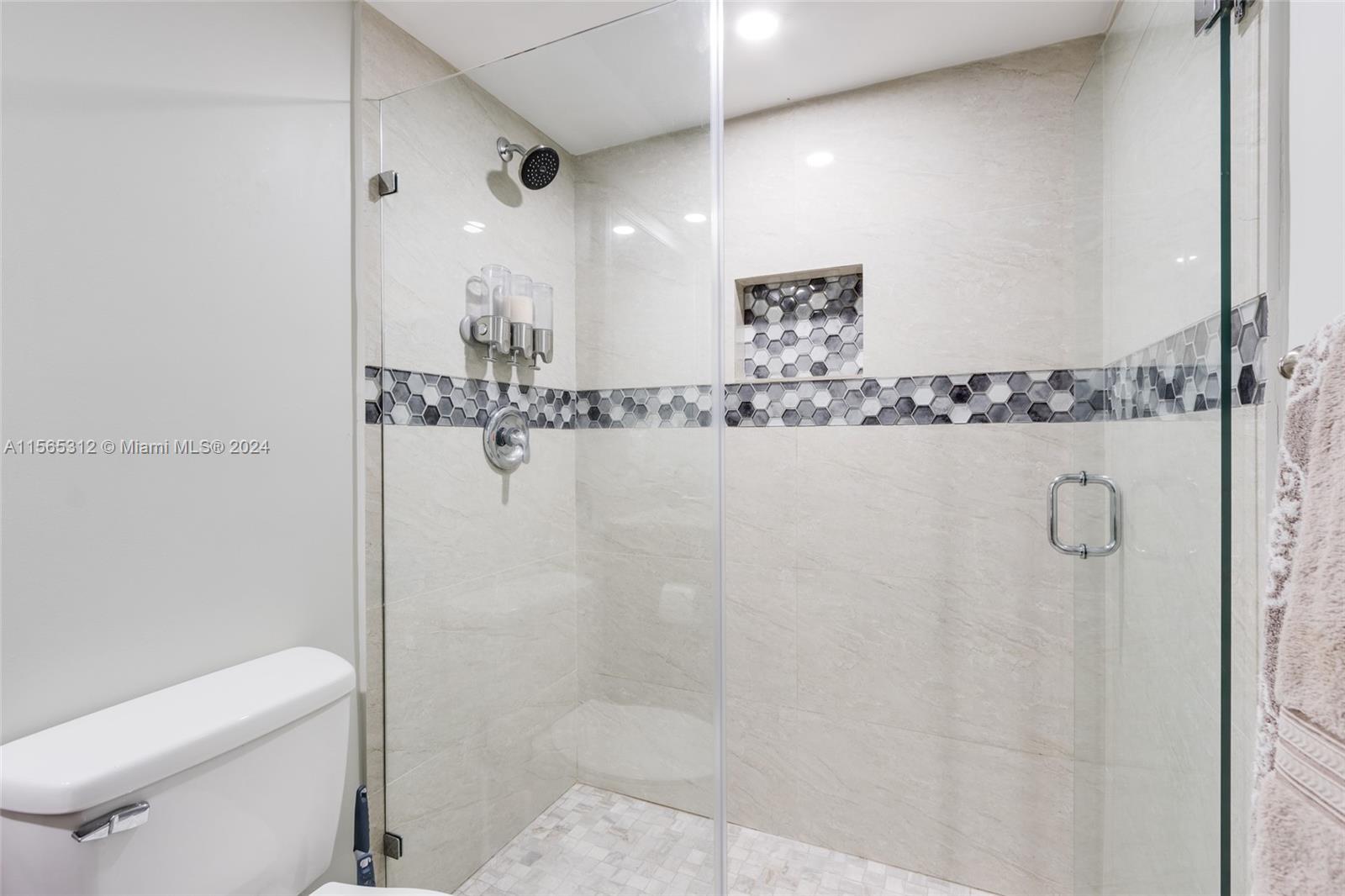 1460 Sheridan St 2D, Hollywood, Florida 33020, 2 Bedrooms Bedrooms, ,2 BathroomsBathrooms,Residential,For Sale,1460 Sheridan St 2D,A11565312