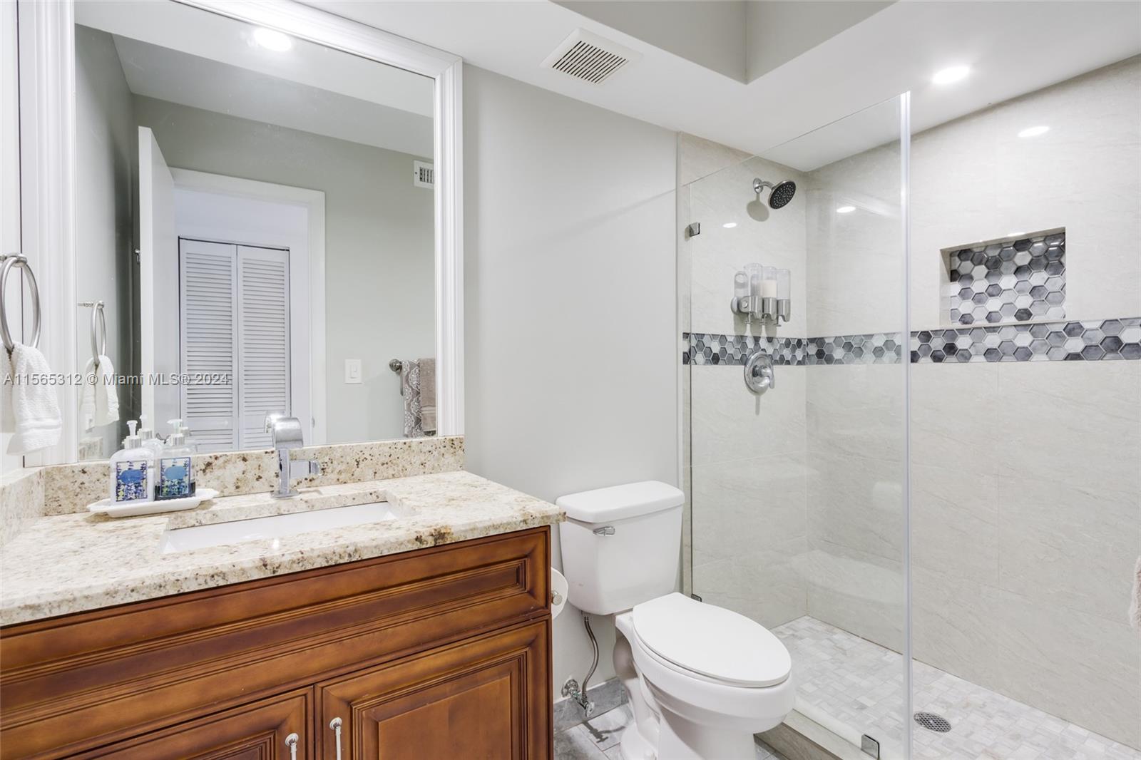 1460 Sheridan St 2D, Hollywood, Florida 33020, 2 Bedrooms Bedrooms, ,2 BathroomsBathrooms,Residential,For Sale,1460 Sheridan St 2D,A11565312