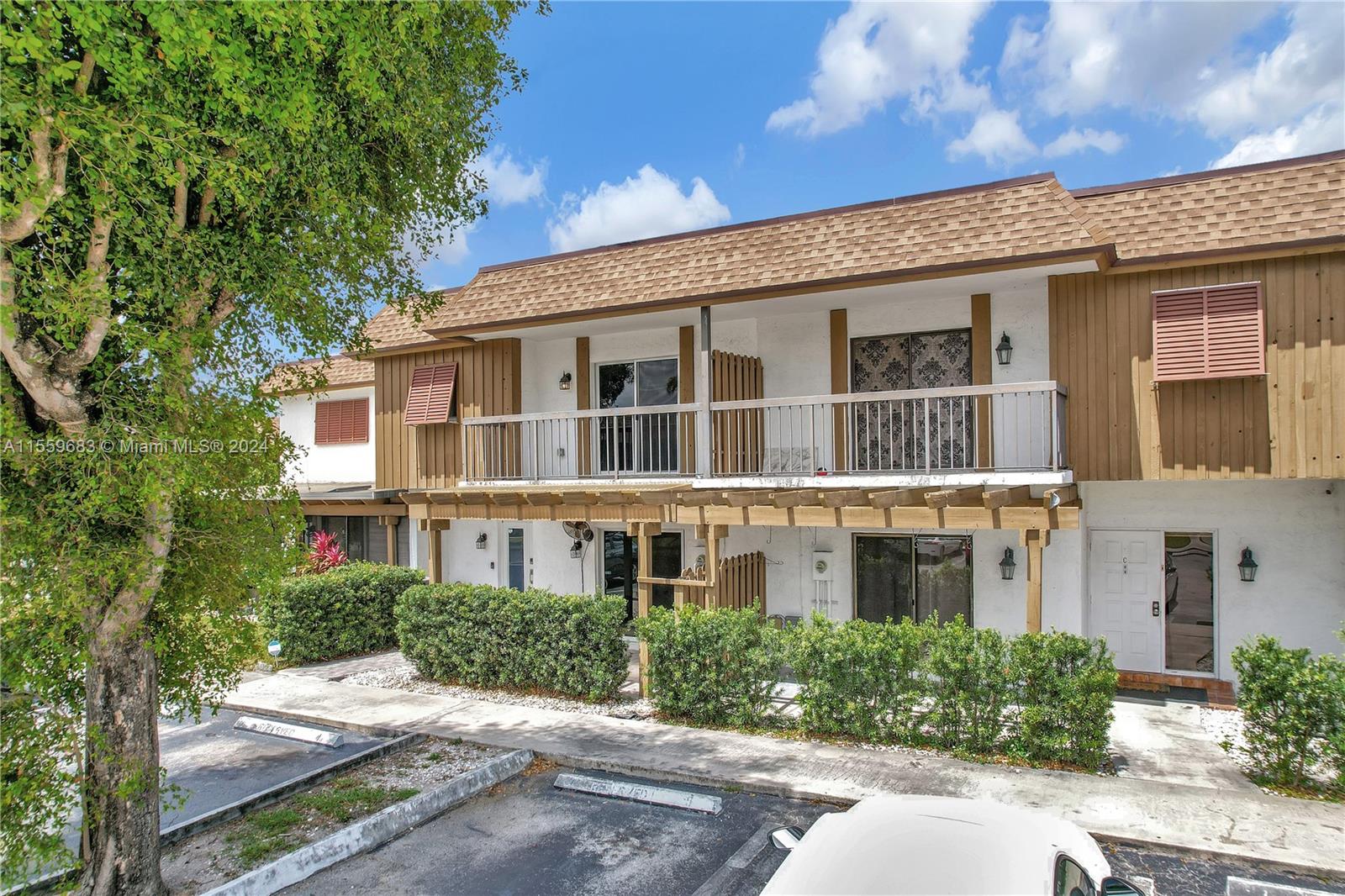 6745 NW 169th St 10F, Hialeah, Florida 33015, 3 Bedrooms Bedrooms, ,2 BathroomsBathrooms,Residential,For Sale,6745 NW 169th St 10F,A11559683