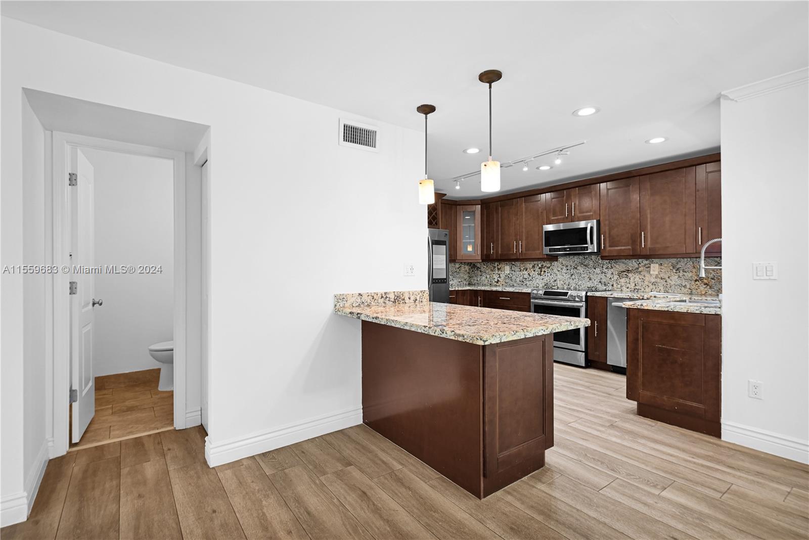 6745 NW 169th St 10F, Hialeah, Florida 33015, 3 Bedrooms Bedrooms, ,2 BathroomsBathrooms,Residential,For Sale,6745 NW 169th St 10F,A11559683