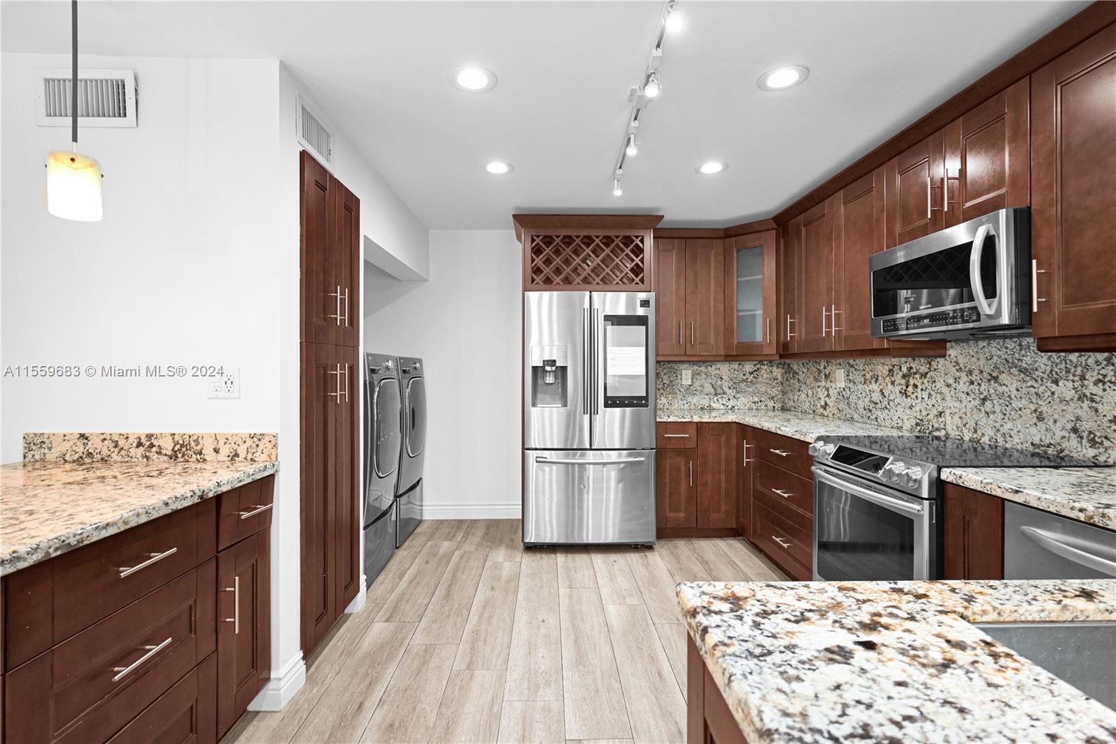 6745 NW 169th St 10F, Hialeah, Florida 33015, 3 Bedrooms Bedrooms, ,2 BathroomsBathrooms,Residential,For Sale,6745 NW 169th St 10F,A11559683