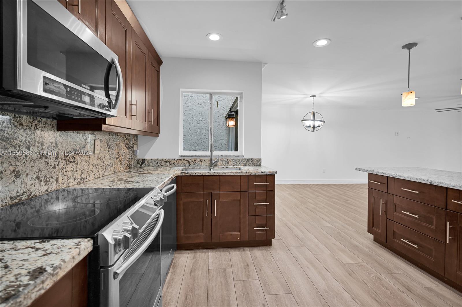 6745 NW 169th St 10F, Hialeah, Florida 33015, 3 Bedrooms Bedrooms, ,2 BathroomsBathrooms,Residential,For Sale,6745 NW 169th St 10F,A11559683