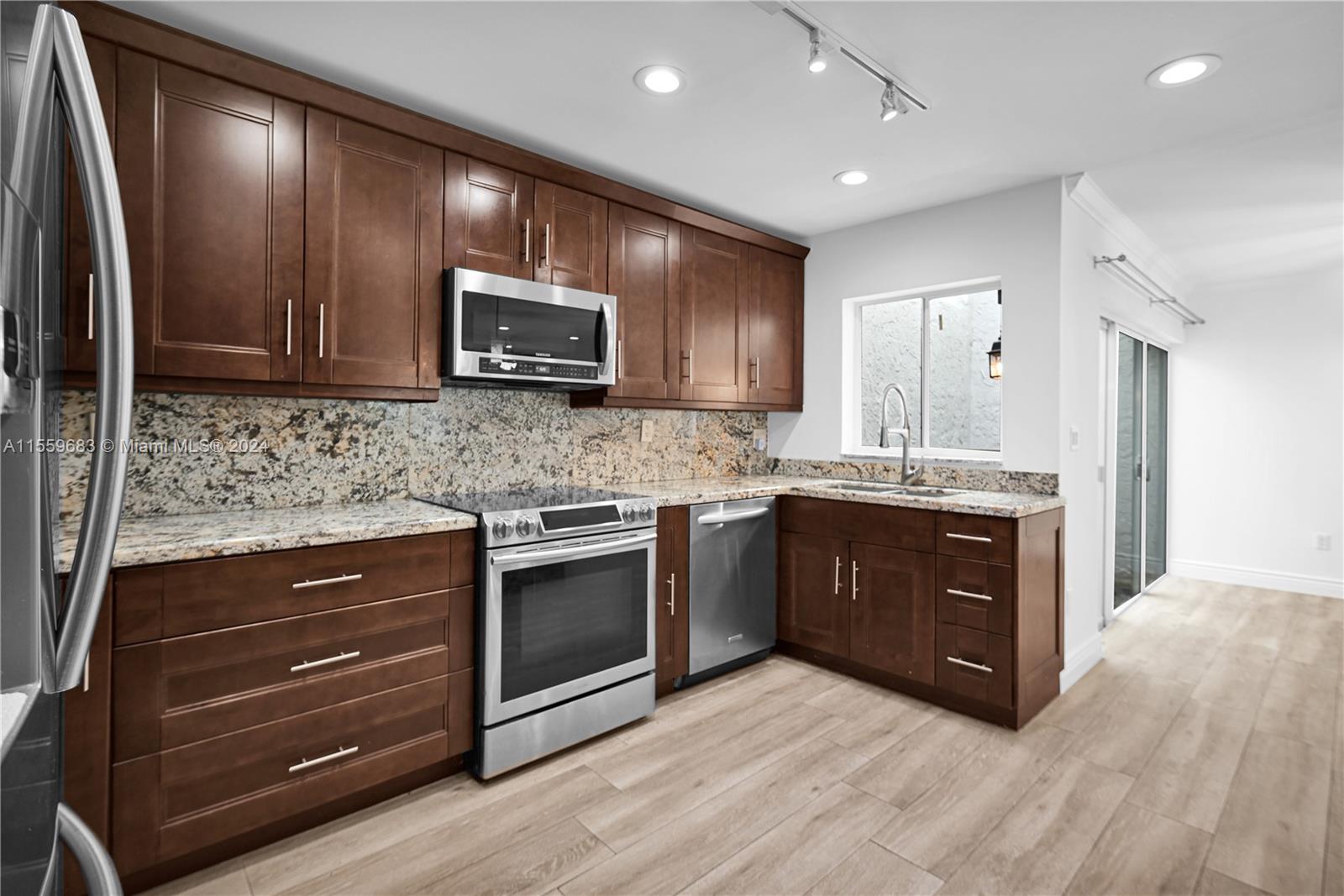 6745 NW 169th St 10F, Hialeah, Florida 33015, 3 Bedrooms Bedrooms, ,2 BathroomsBathrooms,Residential,For Sale,6745 NW 169th St 10F,A11559683