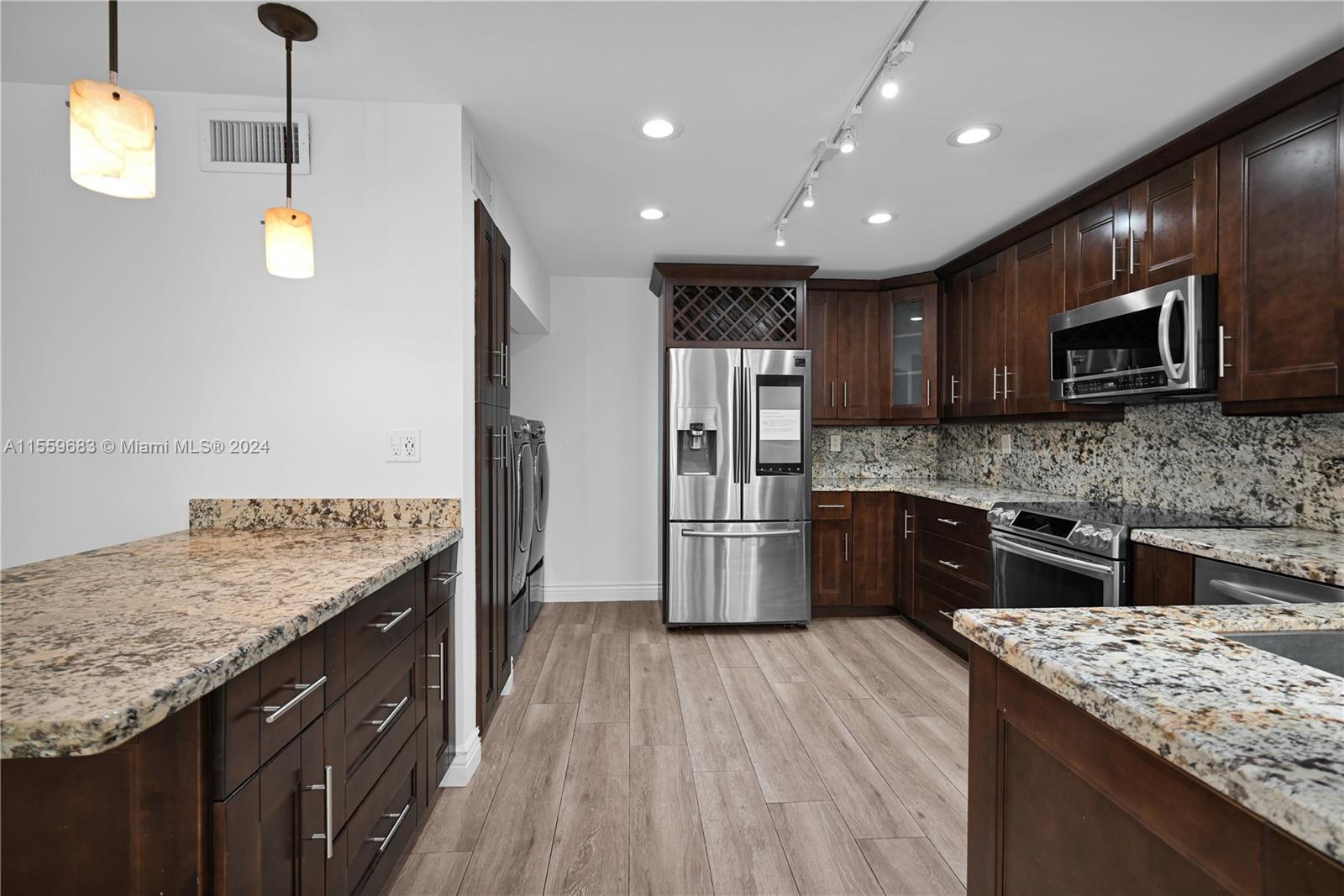 6745 NW 169th St 10F, Hialeah, Florida 33015, 3 Bedrooms Bedrooms, ,2 BathroomsBathrooms,Residential,For Sale,6745 NW 169th St 10F,A11559683