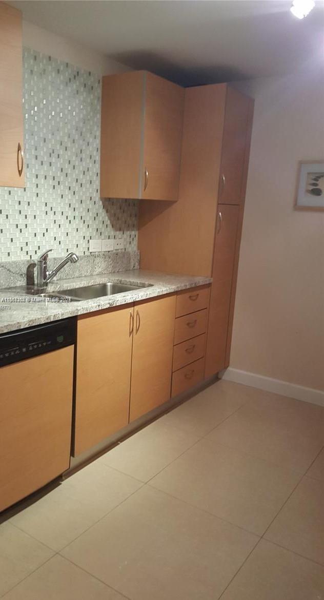 18800 NE 29th Ave 827, Aventura, Florida 33180, 2 Bedrooms Bedrooms, ,2 BathroomsBathrooms,Residentiallease,For Rent,18800 NE 29th Ave 827,A11567302