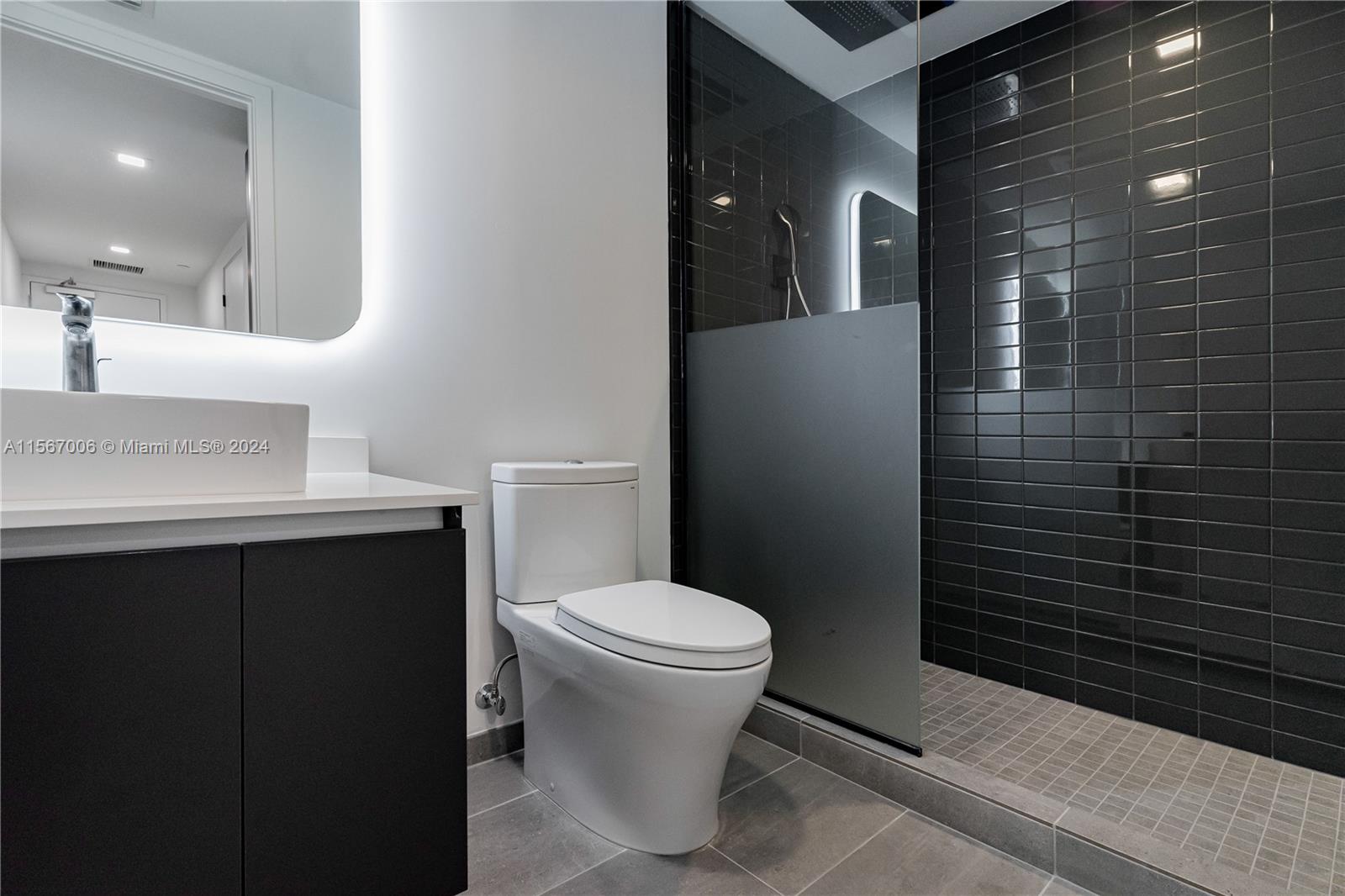 227 NE 2nd St 2211, Miami, Florida 33132, ,1 BathroomBathrooms,Residentiallease,For Rent,227 NE 2nd St 2211,A11567006