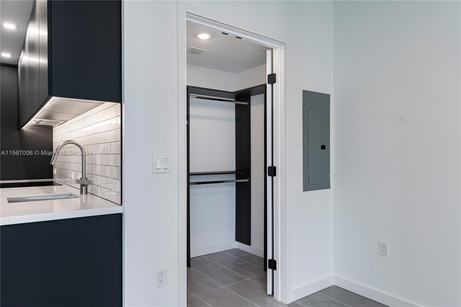 227 NE 2nd St 2211, Miami, Florida 33132, ,1 BathroomBathrooms,Residentiallease,For Rent,227 NE 2nd St 2211,A11567006