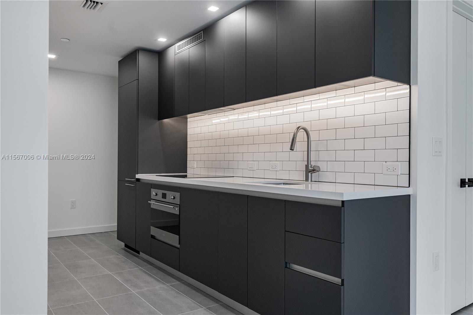 227 NE 2nd St 2211, Miami, Florida 33132, ,1 BathroomBathrooms,Residentiallease,For Rent,227 NE 2nd St 2211,A11567006