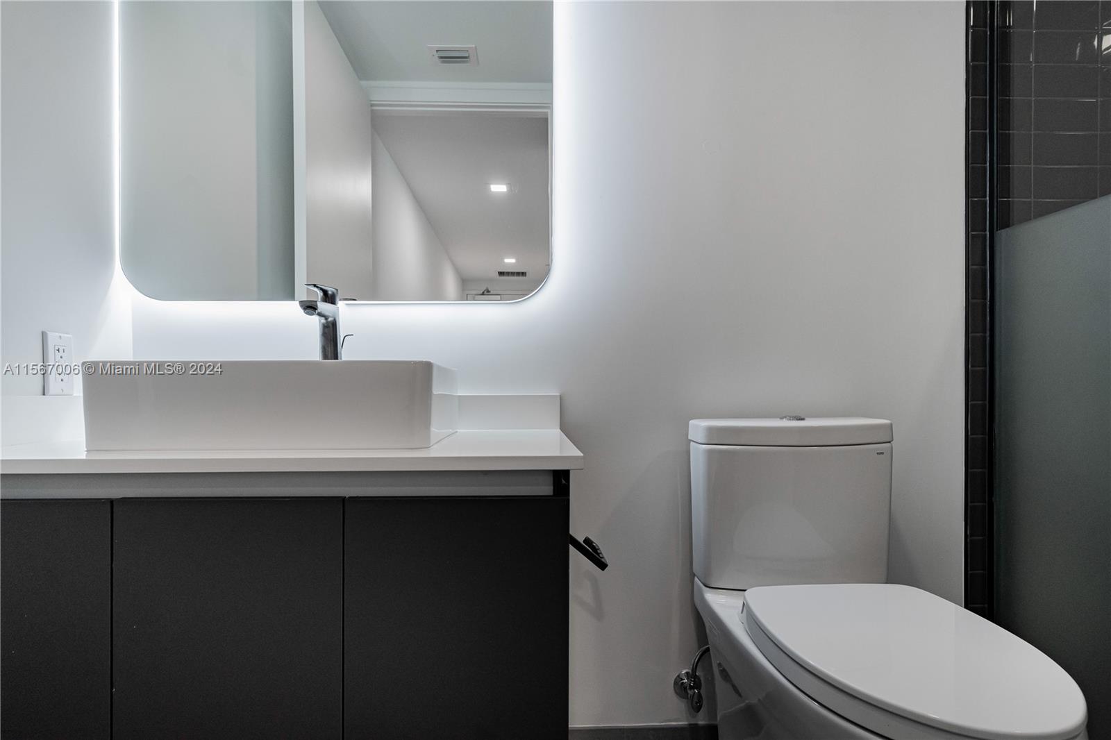 227 NE 2nd St 2211, Miami, Florida 33132, ,1 BathroomBathrooms,Residentiallease,For Rent,227 NE 2nd St 2211,A11567006