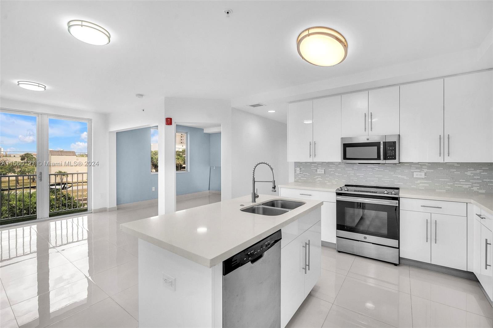 2651 NE 212th Ter 301, Miami, Florida 33180, 2 Bedrooms Bedrooms, ,2 BathroomsBathrooms,Residentiallease,For Rent,2651 NE 212th Ter 301,A11560127