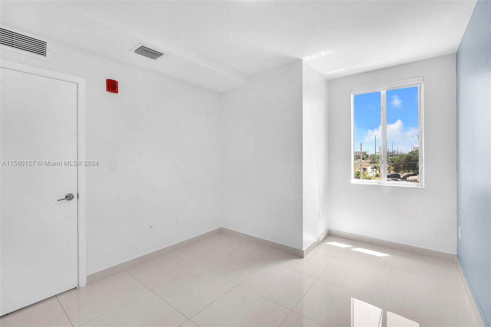 2651 NE 212th Ter 301, Miami, Florida 33180, 2 Bedrooms Bedrooms, ,2 BathroomsBathrooms,Residentiallease,For Rent,2651 NE 212th Ter 301,A11560127
