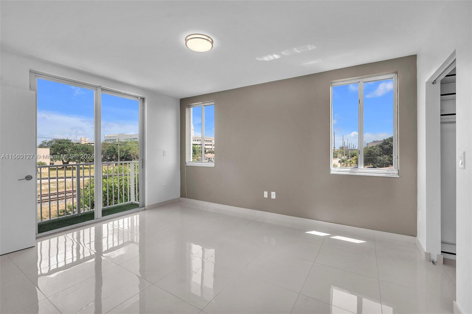 2651 NE 212th Ter 301, Miami, Florida 33180, 2 Bedrooms Bedrooms, ,2 BathroomsBathrooms,Residentiallease,For Rent,2651 NE 212th Ter 301,A11560127