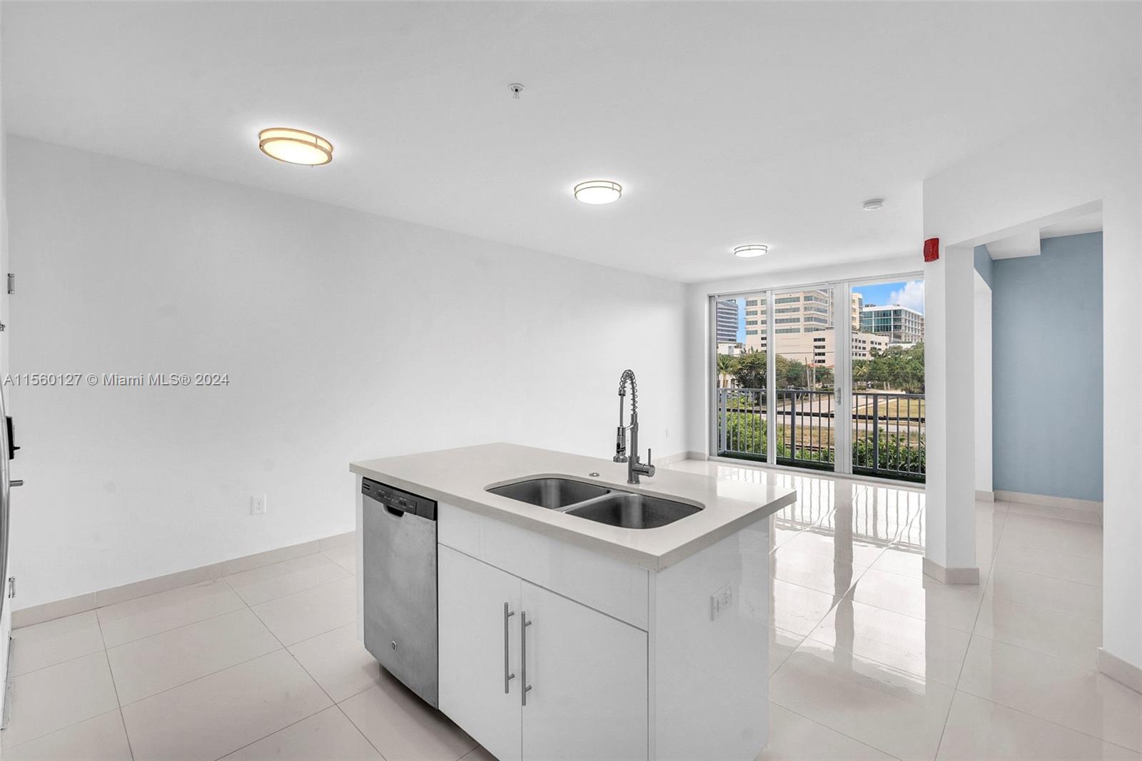 2651 NE 212th Ter 301, Miami, Florida 33180, 2 Bedrooms Bedrooms, ,2 BathroomsBathrooms,Residentiallease,For Rent,2651 NE 212th Ter 301,A11560127