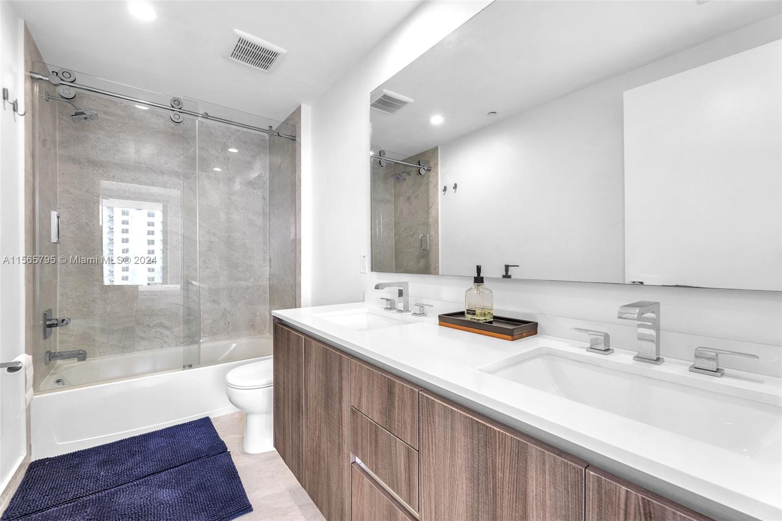 488 NE 18th St 4311, Miami, Florida 33132, 2 Bedrooms Bedrooms, ,3 BathroomsBathrooms,Residentiallease,For Rent,488 NE 18th St 4311,A11565795