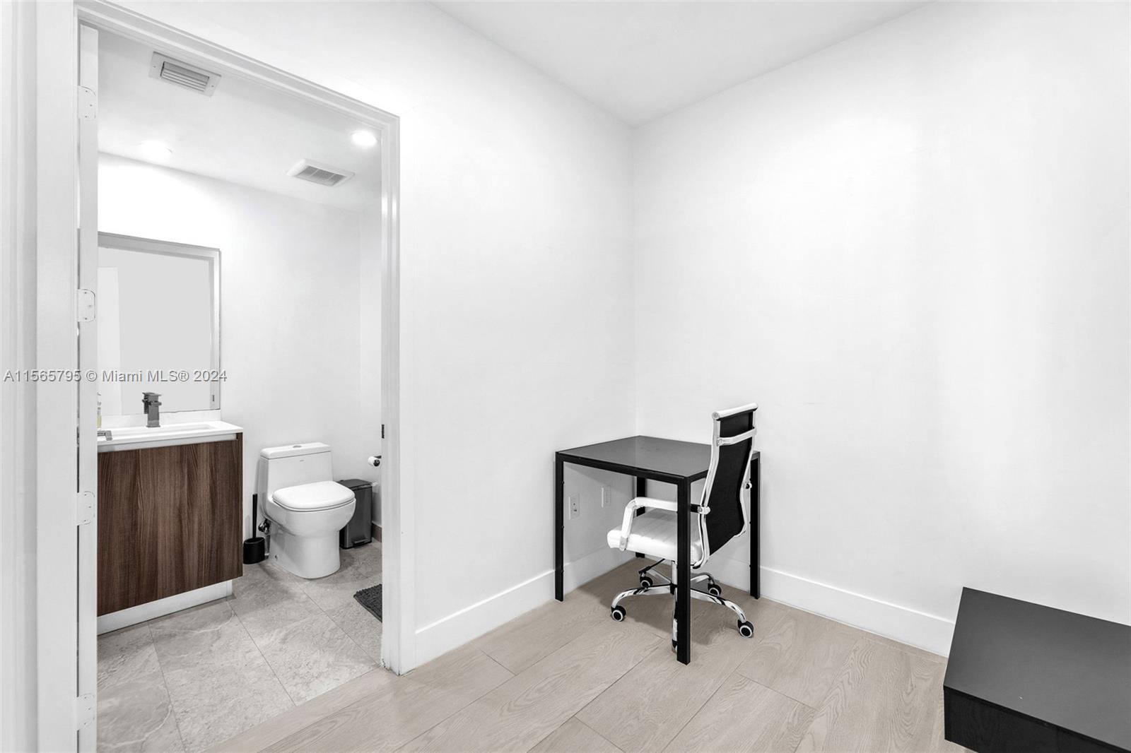 488 NE 18th St 4311, Miami, Florida 33132, 2 Bedrooms Bedrooms, ,3 BathroomsBathrooms,Residentiallease,For Rent,488 NE 18th St 4311,A11565795