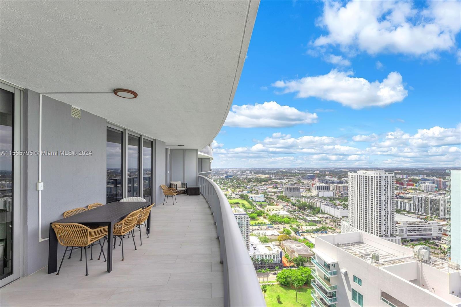 488 NE 18th St 4311, Miami, Florida 33132, 2 Bedrooms Bedrooms, ,3 BathroomsBathrooms,Residentiallease,For Rent,488 NE 18th St 4311,A11565795