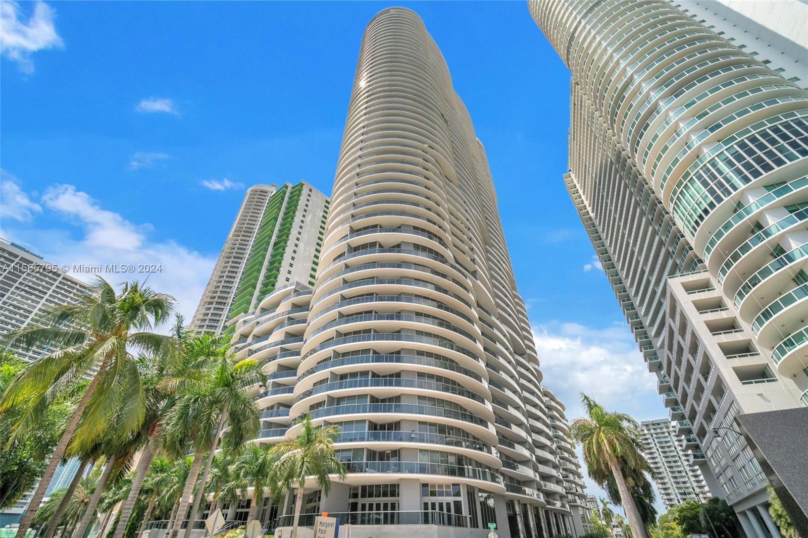 488 NE 18th St 4311, Miami, Florida 33132, 2 Bedrooms Bedrooms, ,3 BathroomsBathrooms,Residentiallease,For Rent,488 NE 18th St 4311,A11565795