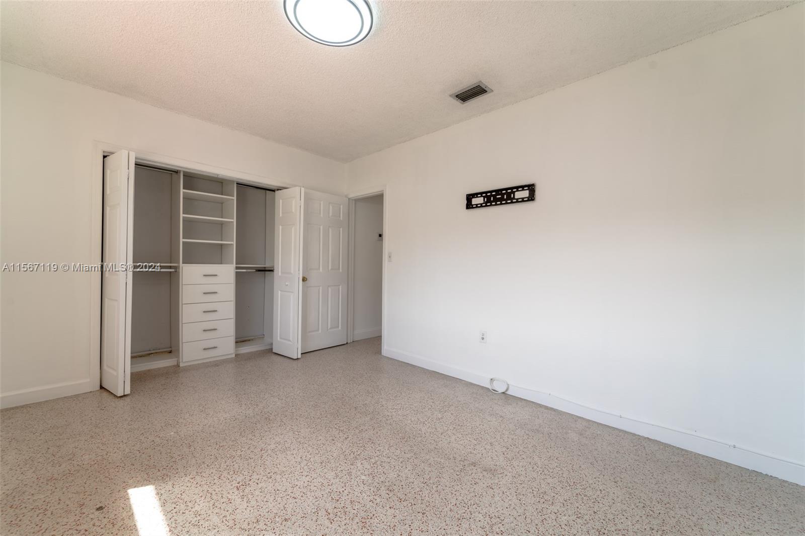 5273 NW 5th St 5273, Miami, Florida 33126, 2 Bedrooms Bedrooms, ,1 BathroomBathrooms,Residentiallease,For Rent,5273 NW 5th St 5273,A11567119