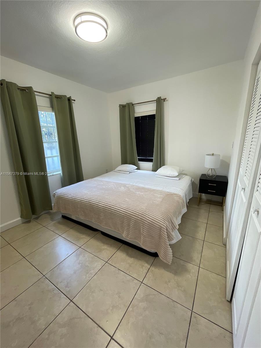 8 NW 33rd Ave, Miami, Florida 33125, 2 Bedrooms Bedrooms, ,1 BathroomBathrooms,Residentiallease,For Rent,8 NW 33rd Ave,A11567379