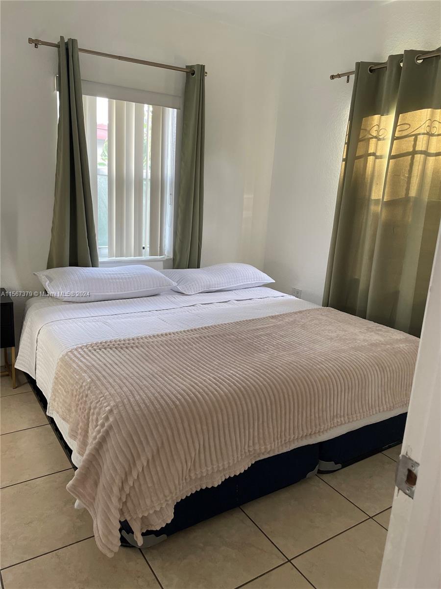 8 NW 33rd Ave, Miami, Florida 33125, 2 Bedrooms Bedrooms, ,1 BathroomBathrooms,Residentiallease,For Rent,8 NW 33rd Ave,A11567379