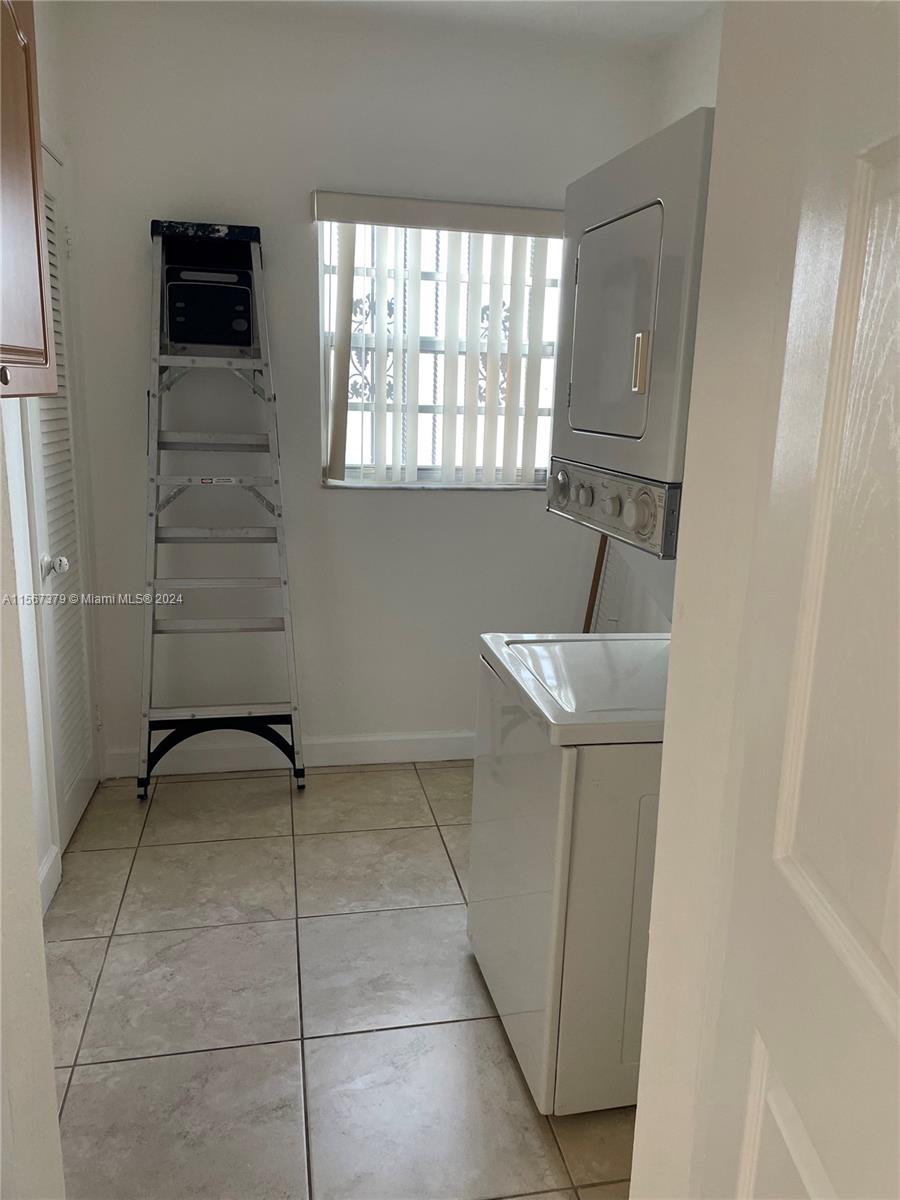 8 NW 33rd Ave, Miami, Florida 33125, 2 Bedrooms Bedrooms, ,1 BathroomBathrooms,Residentiallease,For Rent,8 NW 33rd Ave,A11567379