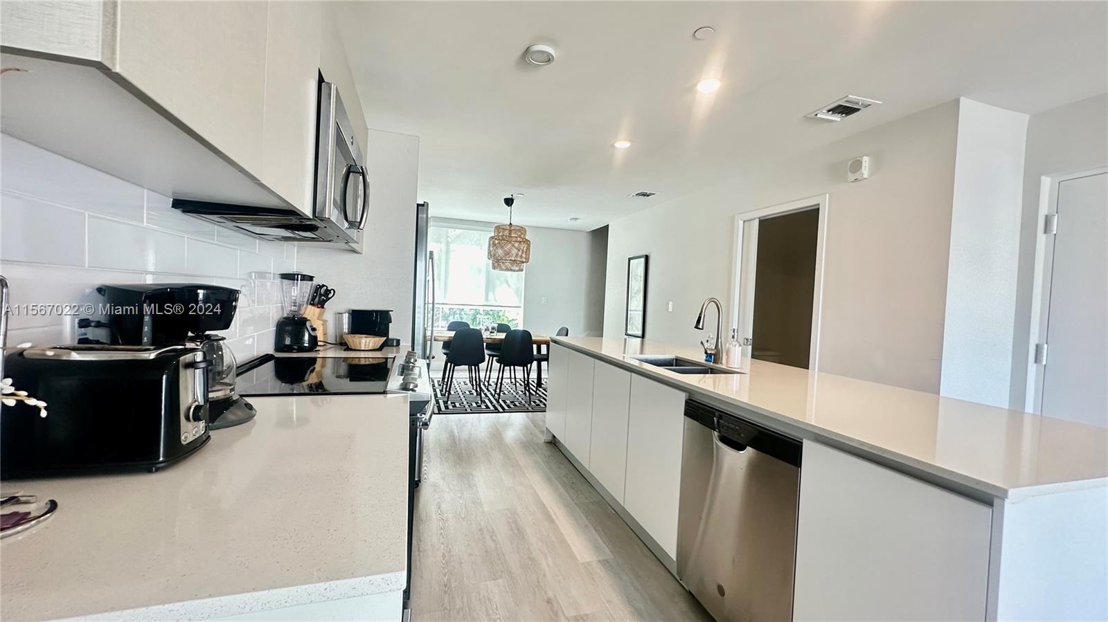 2535 NE 193rd St 3202, Miami, Florida 33180, 2 Bedrooms Bedrooms, ,2 BathroomsBathrooms,Residentiallease,For Rent,2535 NE 193rd St 3202,A11567022