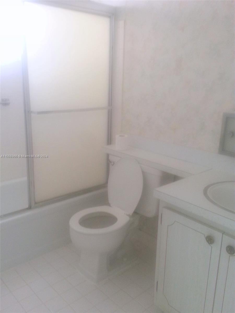 233 NE 14th Ave 303, Hallandale Beach, Florida 33009, 1 Bedroom Bedrooms, ,1 BathroomBathrooms,Residentiallease,For Rent,233 NE 14th Ave 303,A11559366