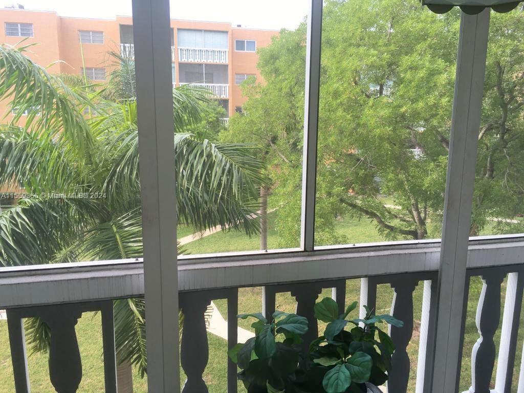 233 NE 14th Ave 303, Hallandale Beach, Florida 33009, 1 Bedroom Bedrooms, ,1 BathroomBathrooms,Residentiallease,For Rent,233 NE 14th Ave 303,A11559366