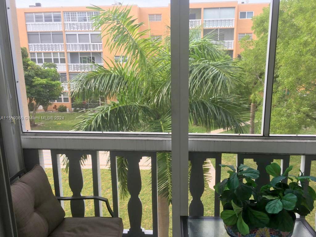 233 NE 14th Ave 303, Hallandale Beach, Florida 33009, 1 Bedroom Bedrooms, ,1 BathroomBathrooms,Residentiallease,For Rent,233 NE 14th Ave 303,A11559366
