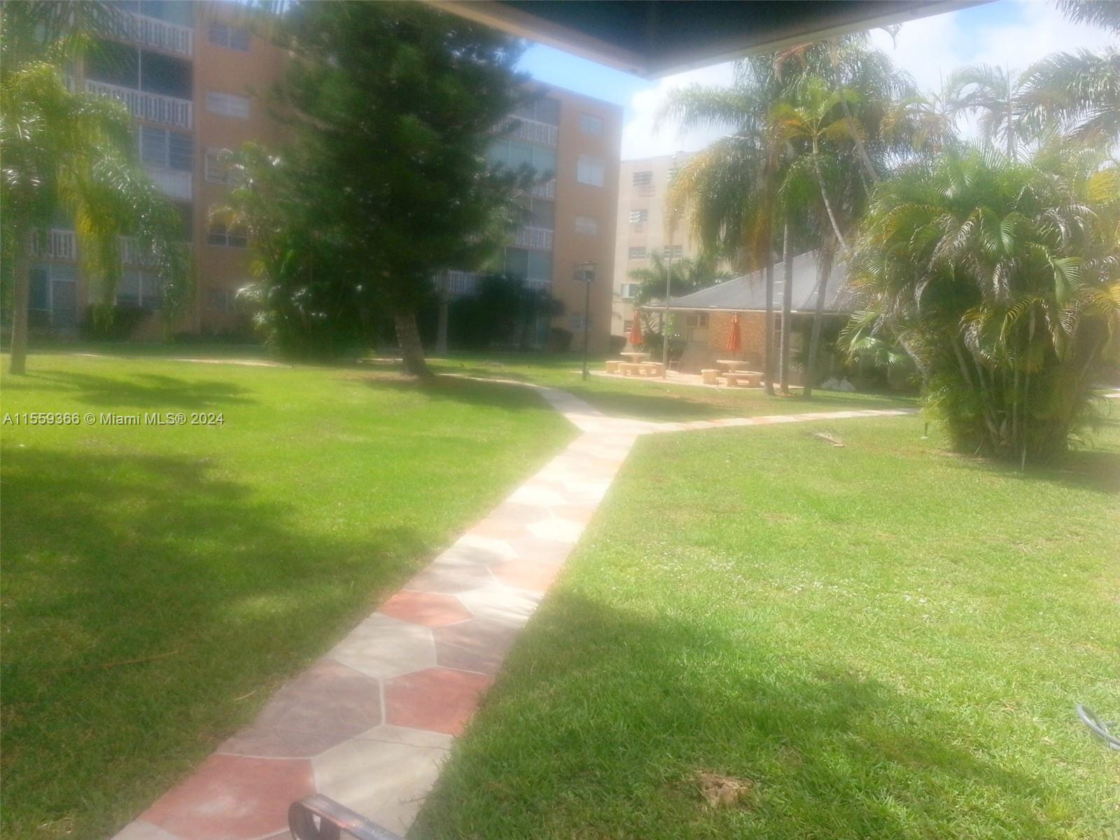 233 NE 14th Ave 303, Hallandale Beach, Florida 33009, 1 Bedroom Bedrooms, ,1 BathroomBathrooms,Residentiallease,For Rent,233 NE 14th Ave 303,A11559366