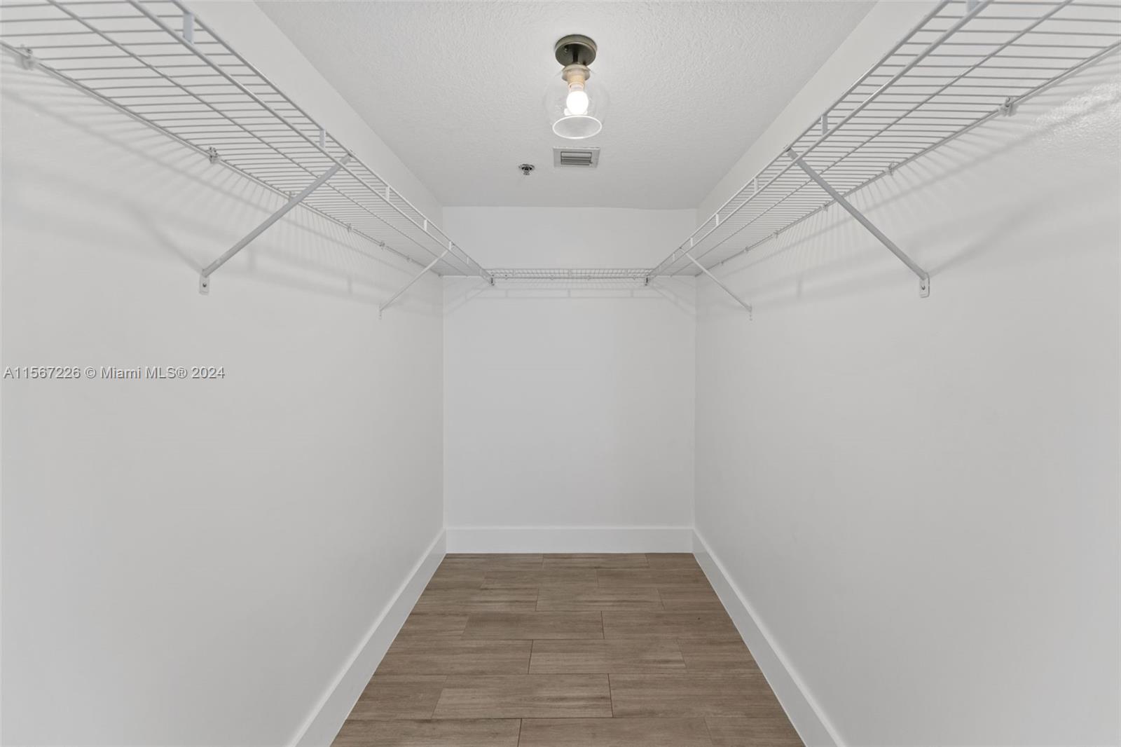 2415 NW 16th St Rd 306, Miami, Florida 33125, 2 Bedrooms Bedrooms, ,2 BathroomsBathrooms,Residentiallease,For Rent,2415 NW 16th St Rd 306,A11567226