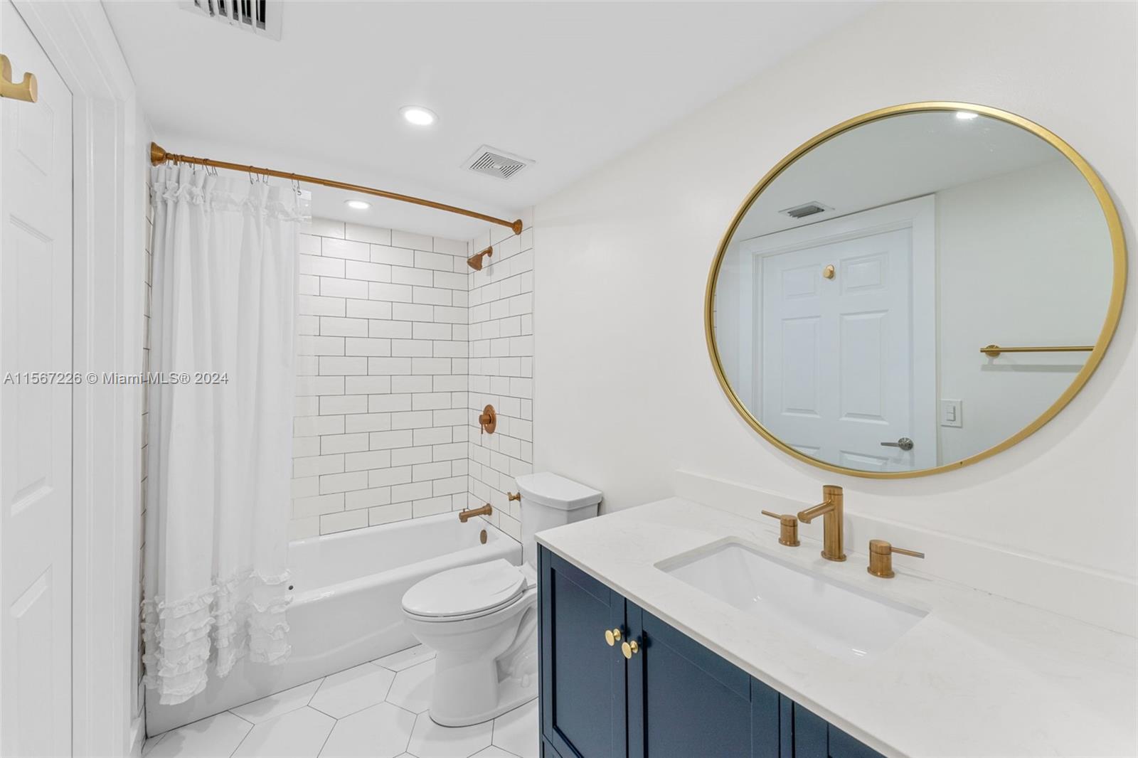 2415 NW 16th St Rd 306, Miami, Florida 33125, 2 Bedrooms Bedrooms, ,2 BathroomsBathrooms,Residentiallease,For Rent,2415 NW 16th St Rd 306,A11567226