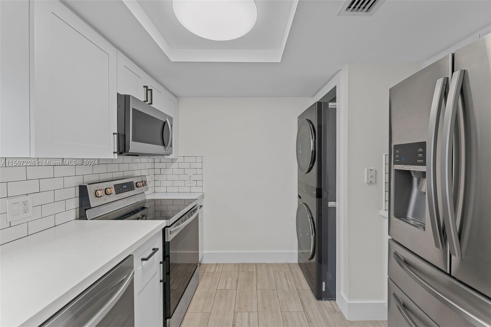 2415 NW 16th St Rd 306, Miami, Florida 33125, 2 Bedrooms Bedrooms, ,2 BathroomsBathrooms,Residentiallease,For Rent,2415 NW 16th St Rd 306,A11567226