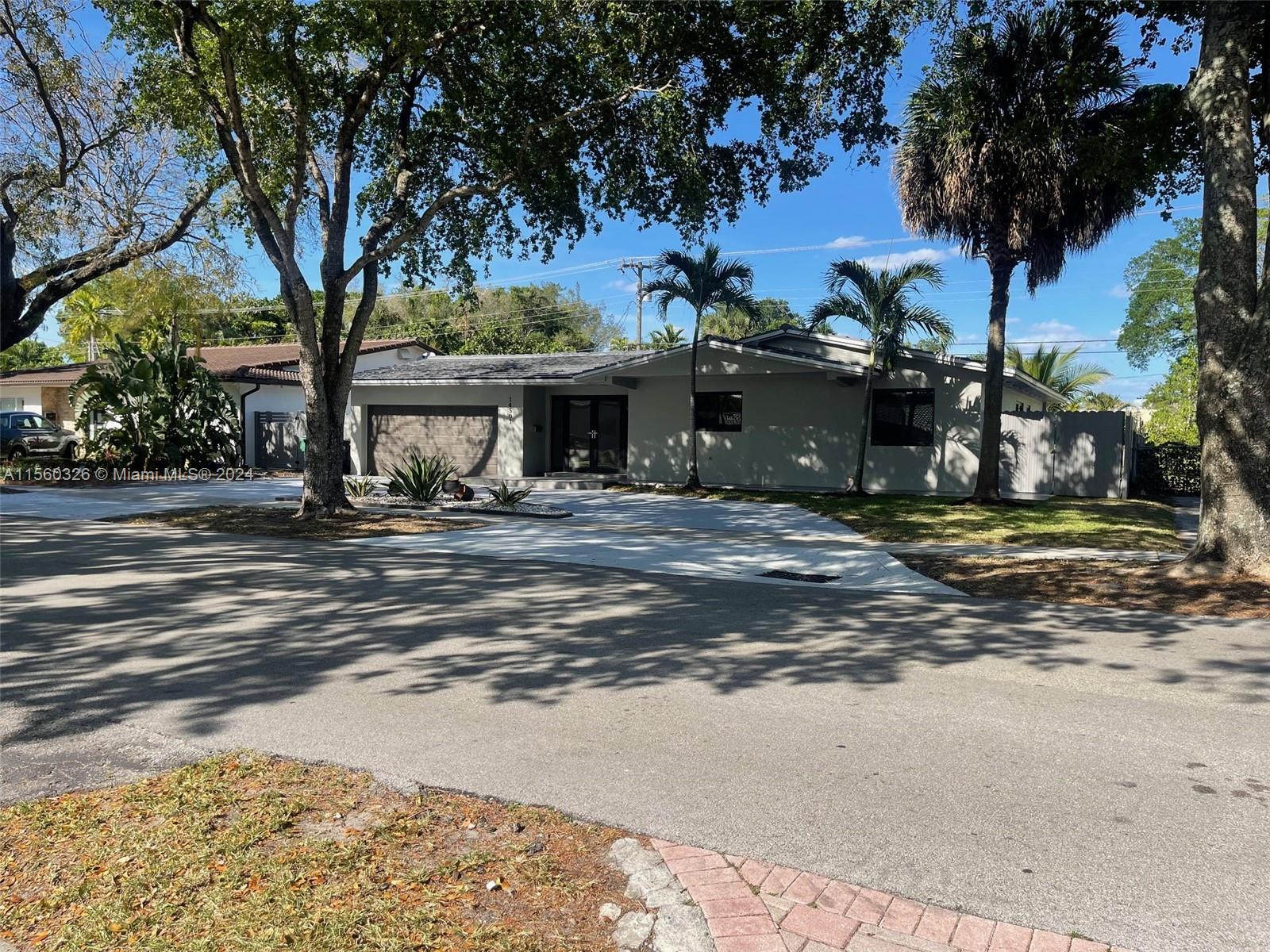 14501 Lake Candlewood Ct, Miami Lakes, Florida 33014, 3 Bedrooms Bedrooms, ,2 BathroomsBathrooms,Residential,For Sale,14501 Lake Candlewood Ct,A11560326