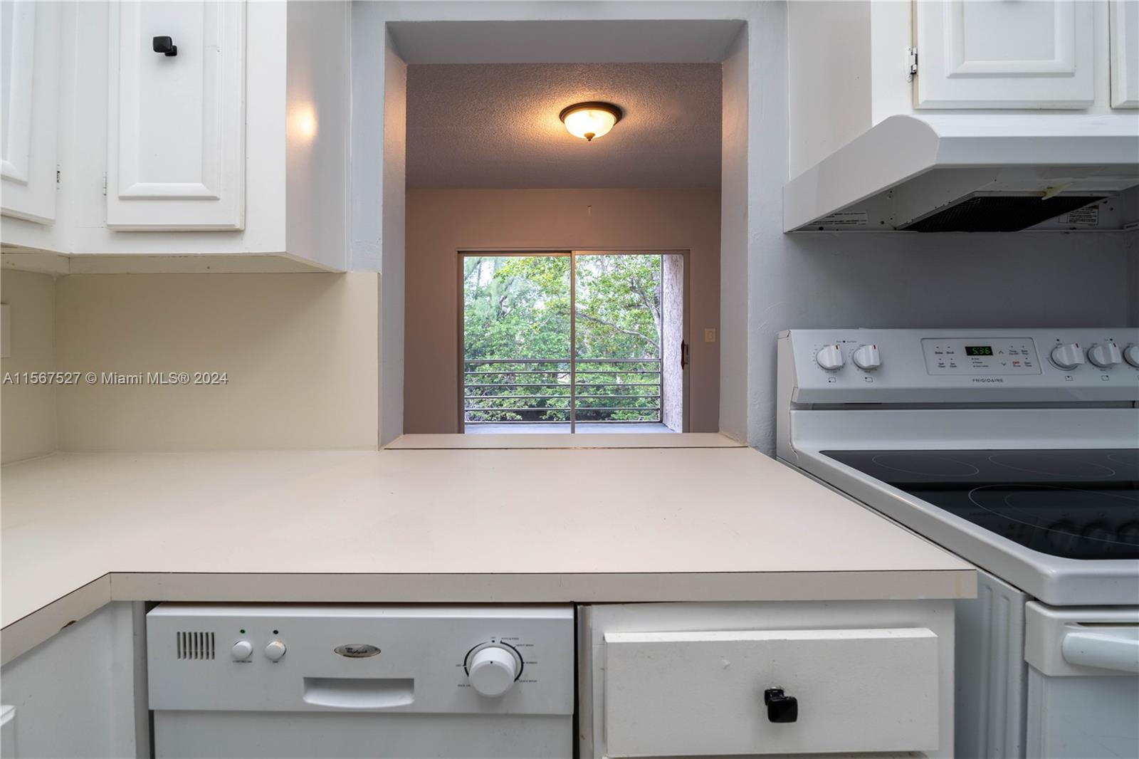 1400 NE 57th St 205, Fort Lauderdale, Florida 33334, 1 Bedroom Bedrooms, ,1 BathroomBathrooms,Residential,For Sale,1400 NE 57th St 205,A11567527
