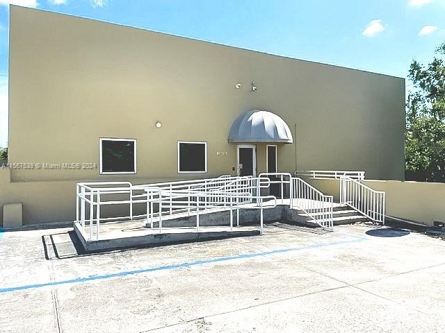 • 3,928 SF of open space with 12’ interior ceilings, divided into three (3) separate areas
• 2,010 SF of open space
• 1,200 SF reception, open area, and two large offices
• Modified gross lease net of electric and janitorial
• Ample free tenant and visitor surface parking in front of the building
• On-site professional maintenance and security staff 7:00 AM to 10:00 PM
• Exterior building signage available
• Strategically located on South Dixie Highway (US 1) directly across from the Dadeland Metrorail Station
• Easy access to the Palmetto Expressway (SR-826) and Snapper Creek Expressway (SR-874) via Kendall Drive