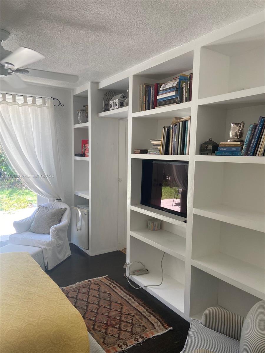 652 NE 77th St, Miami, Florida 33138, 4 Bedrooms Bedrooms, ,3 BathroomsBathrooms,Residentiallease,For Rent,652 NE 77th St,A11567562