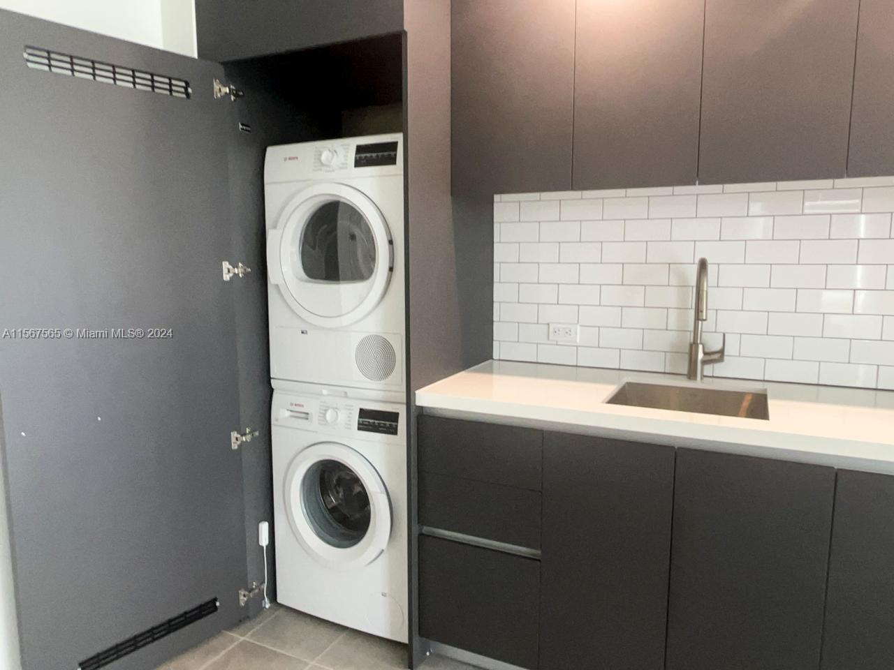 227 NE 2nd Street 3008, Miami, Florida 33132, ,1 BathroomBathrooms,Residentiallease,For Rent,227 NE 2nd Street 3008,A11567565